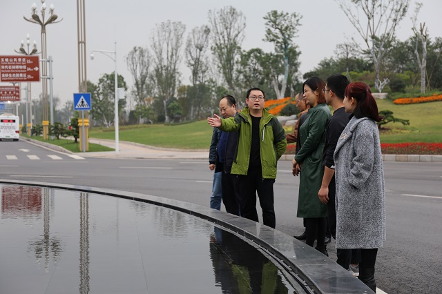 瀘州園林綠化維護(hù).jpg 瀘州園林綠化維護(hù).jpg