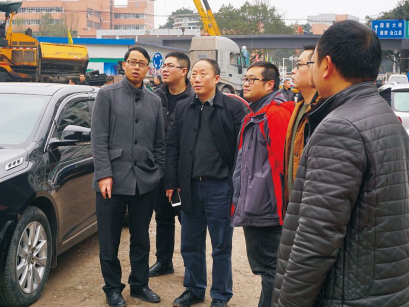 黃勇局長調(diào)研忠山隧道建設情況
