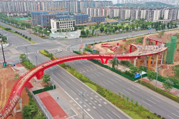 匠心筑“飛虹”！興綠園林實(shí)施柏木溪公園項(xiàng)目1號(hào)人行天橋主橋合龍