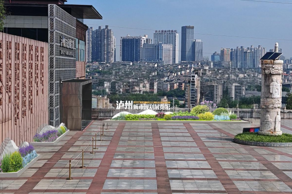 興綠園林公司全力推進一環(huán)路大梯步文化廣場至百子圖廣場段更新改造示范項目